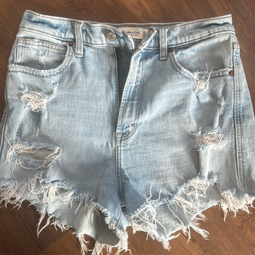 Abercrombie & Fitch Ultra High Rise Mom Short - size 29